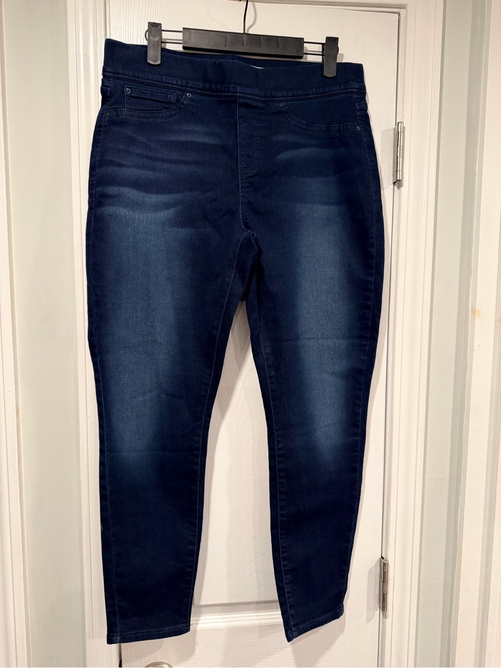 Signature by Levi Strauss Size 12S Totally Shaping Pull-On Skinny Jeans Dark